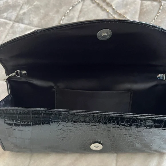 Elegant Black Crocodile Pattern Clutch - Picture 2 of 2
